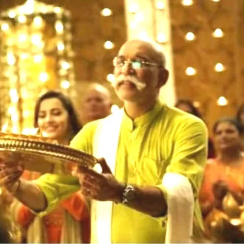 Devotional performance from Aarti Dwarikadhish Rajadhiraj