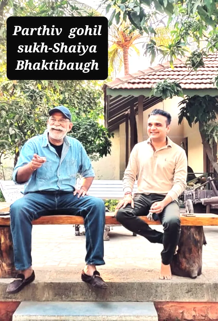 Mehul Vadodaria with playback singer Parthiv Gohil